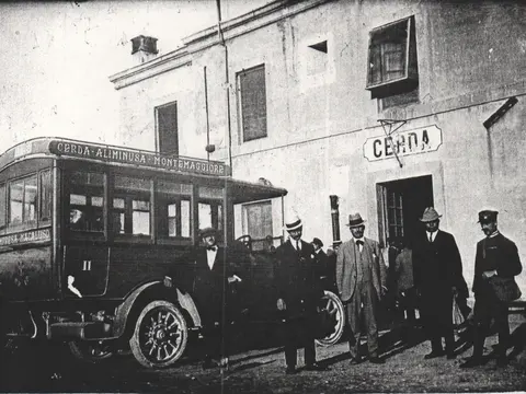 Davanti alla stazione di Cerda